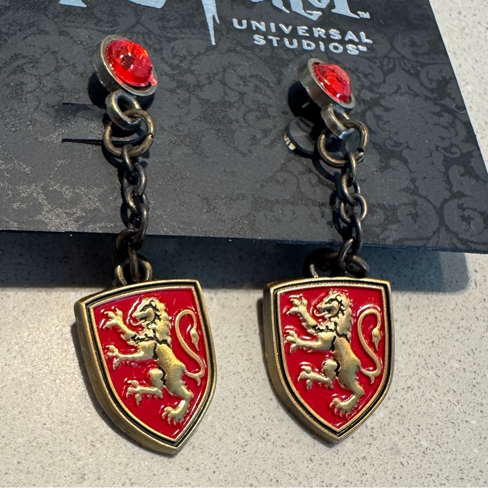 Warner Bros Universal Studios Gryffindor drop earrings. NWT.